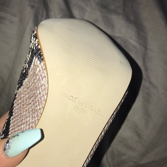 BRAND NEW Steve Madden snakeskin heels - Picture 5 of 5